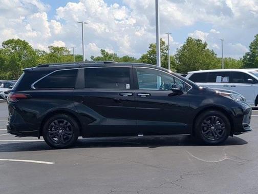 2024 Toyota Sienna XSE 7 Passenger