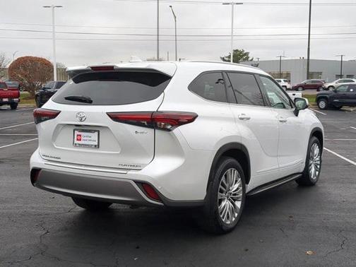 2025 Toyota Highlander Hybrid Platinum