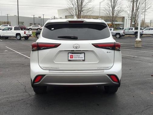 2025 Toyota Highlander Hybrid Platinum