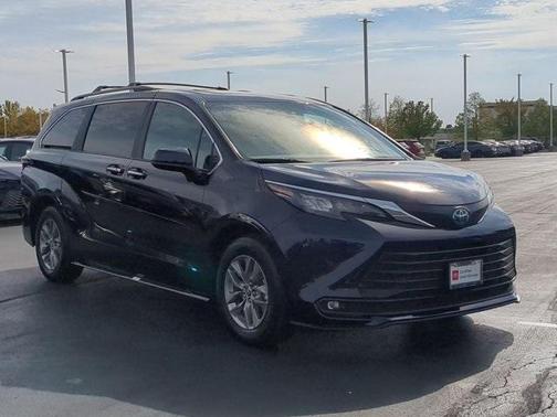 2025 Toyota Sienna XLE 7 Passenger