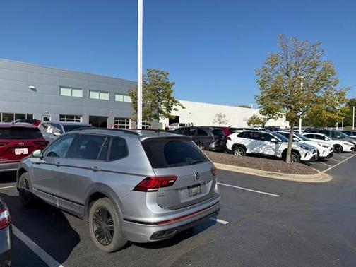 2022 Volkswagen Tiguan 2.0T SE R-Line Black 4MOTION