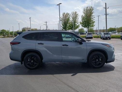 2024 Toyota Highlander Hybrid XLE