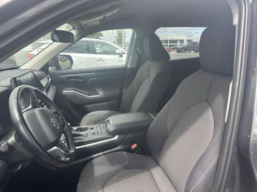 2021 Toyota Highlander LE