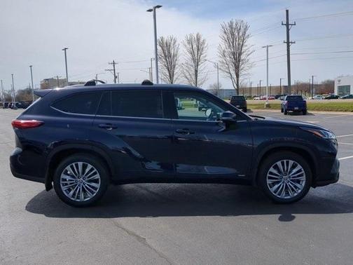 2023 Toyota Highlander Hybrid Platinum