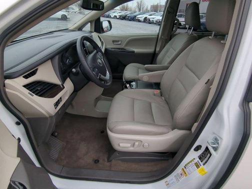 2017 Toyota Sienna XLE Premium