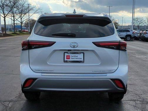 2025 Toyota Highlander Platinum