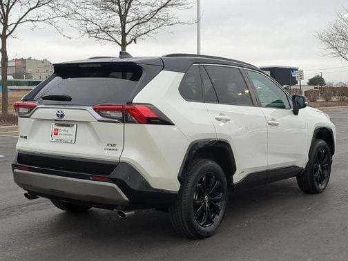 2022 Toyota RAV4 Hybrid SE