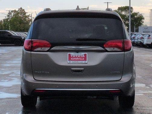 Molten Silver 2017 Chrysler Pacifica Limited