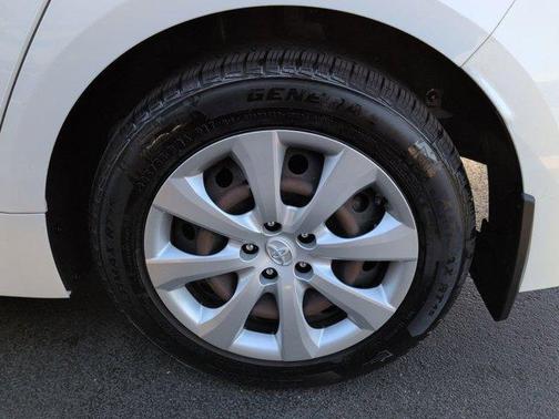 Super White 2021 Toyota Corolla LE