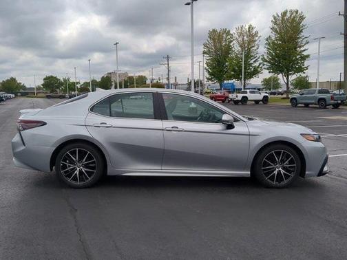2024 Toyota Camry Hybrid SE