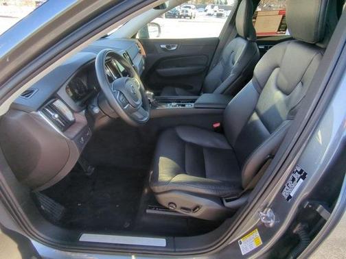 2021 Volvo XC60 T5 Momentum