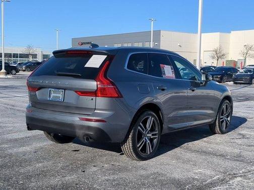 2021 Volvo XC60 T5 Momentum