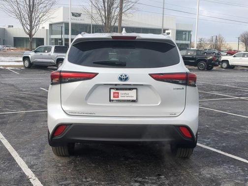 2022 Toyota Highlander Hybrid XLE