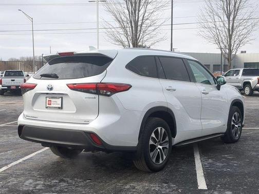 2022 Toyota Highlander Hybrid XLE