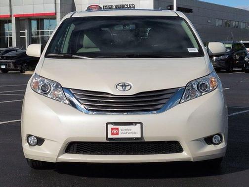 Blizzard Pearl 2017 Toyota Sienna XLE Premium