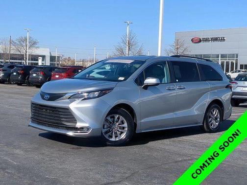 2024 Toyota Sienna XLE