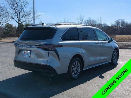 2024 Toyota Sienna XLE