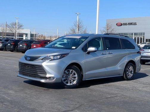 2024 Toyota Sienna XLE