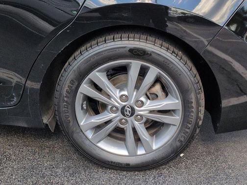Phantom Black 2018 Hyundai ELANTRA SEL