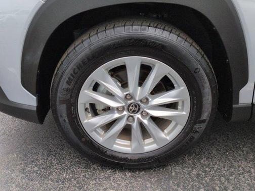 Sonic Silver 2025 Toyota Corolla Cross LE