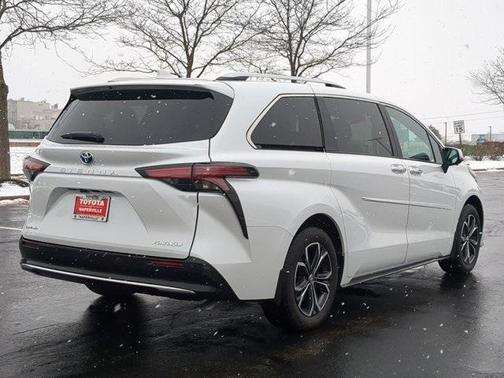 2025 Toyota Sienna Platinum