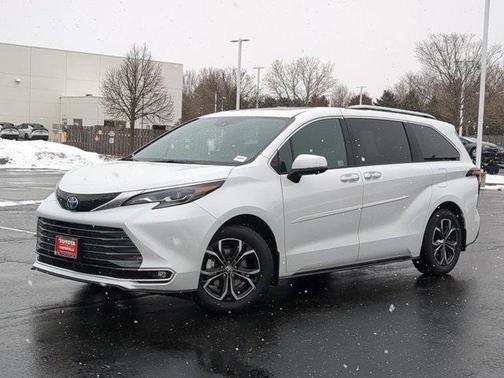 2025 Toyota Sienna Platinum