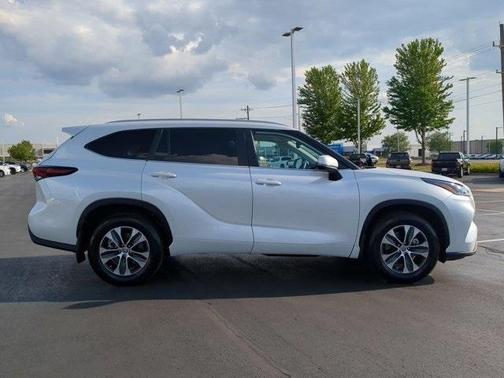 2024 Toyota Highlander XLE