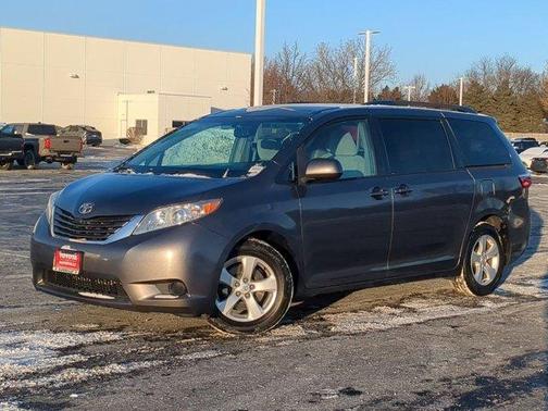 2016 Toyota Sienna LE