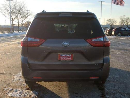 2016 Toyota Sienna LE