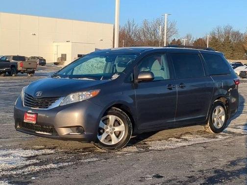 2016 Toyota Sienna LE