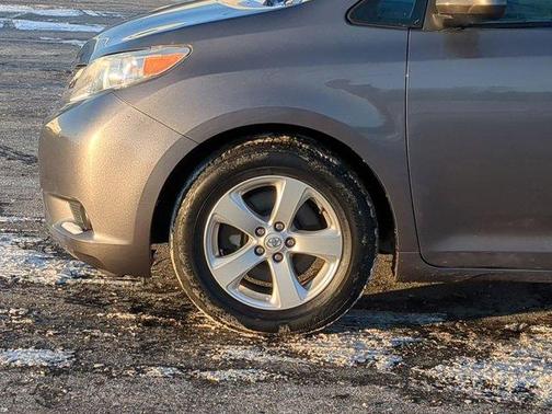 2016 Toyota Sienna LE