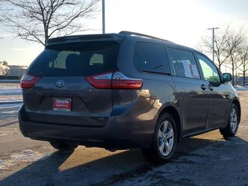 2016 Toyota Sienna LE