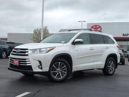 Blizzard Pearl 2017 Toyota Highlander Hybrid XLE