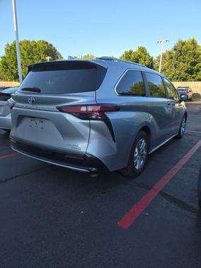 2024 Toyota Sienna Platinum 7 Passenger