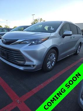 2024 Toyota Sienna Platinum 7 Passenger