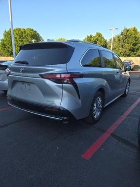 2024 Toyota Sienna Platinum 7 Passenger