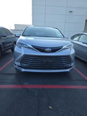 2024 Toyota Sienna Platinum 7 Passenger