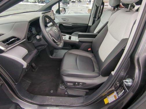 2025 Toyota Sienna XSE 7 Passenger