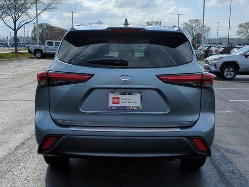 Moon Dust 2023 Toyota Highlander Limited