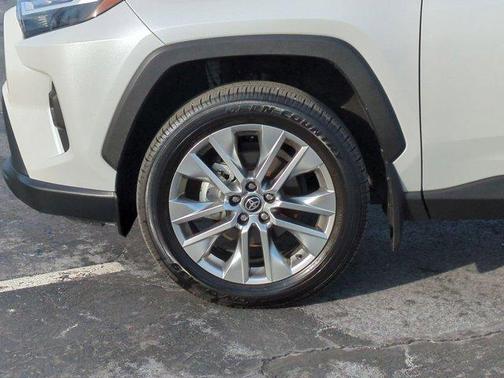 Wind Chill Pearl 2025 Toyota RAV4 XLE Premium