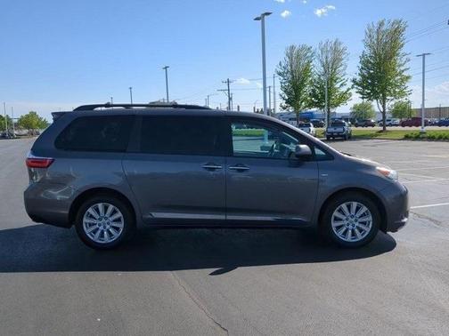 2017 Toyota Sienna XLE Premium