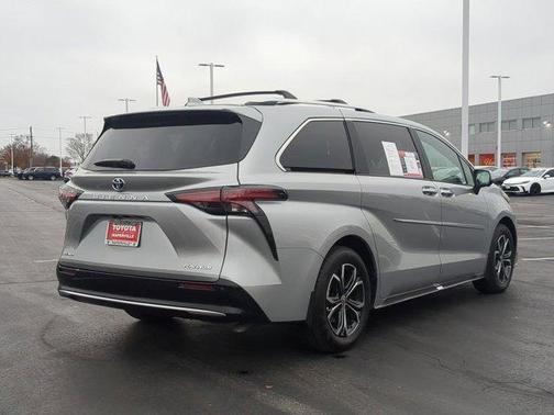 2025 Toyota Sienna Platinum