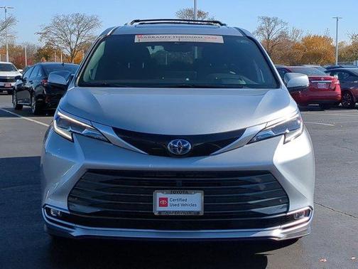 2025 Toyota Sienna Platinum