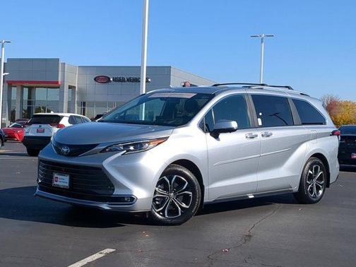 2025 Toyota Sienna Platinum