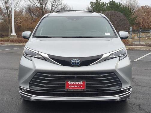2025 Toyota Sienna Platinum