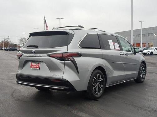 2025 Toyota Sienna Platinum