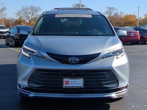 2025 Toyota Sienna Platinum