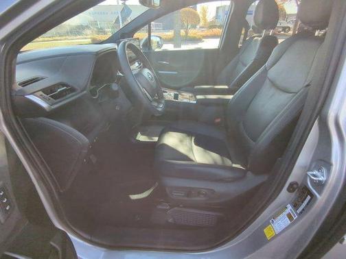 2025 Toyota Sienna Platinum