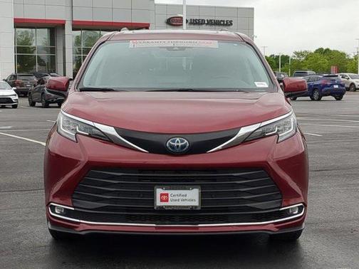 2023 Toyota Sienna XLE 8 Passenger