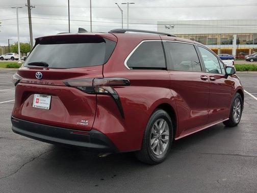 2023 Toyota Sienna XLE 8 Passenger